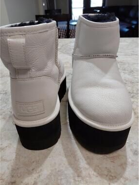 Ugg Boots White Size 8 EUC